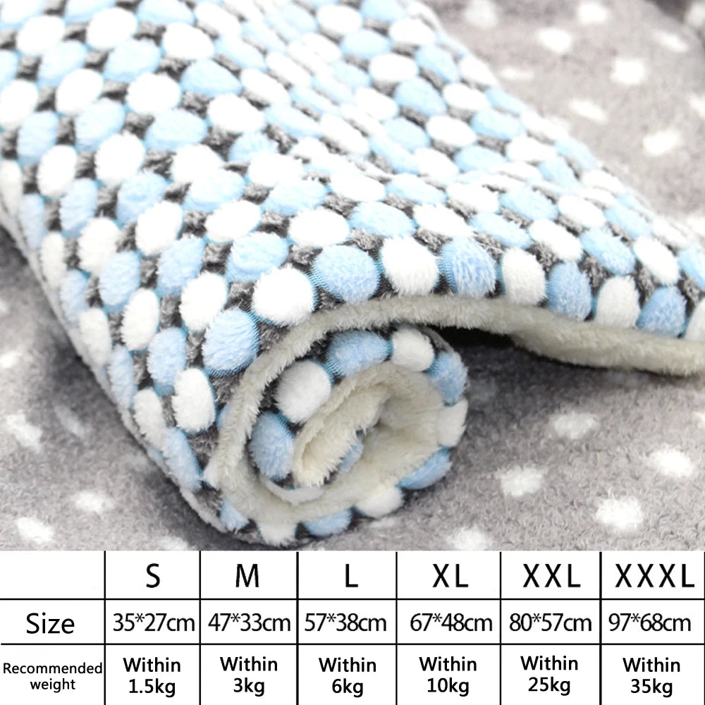 Copertina antinervosismo per gatti 
Flannel Pet Mat Dog Bed Cat Bed Thicken Sleeping Mat Dog Blanket Mat For Puppy Kitten Pet Dog Bed for Small Large Dogs Pet Rug