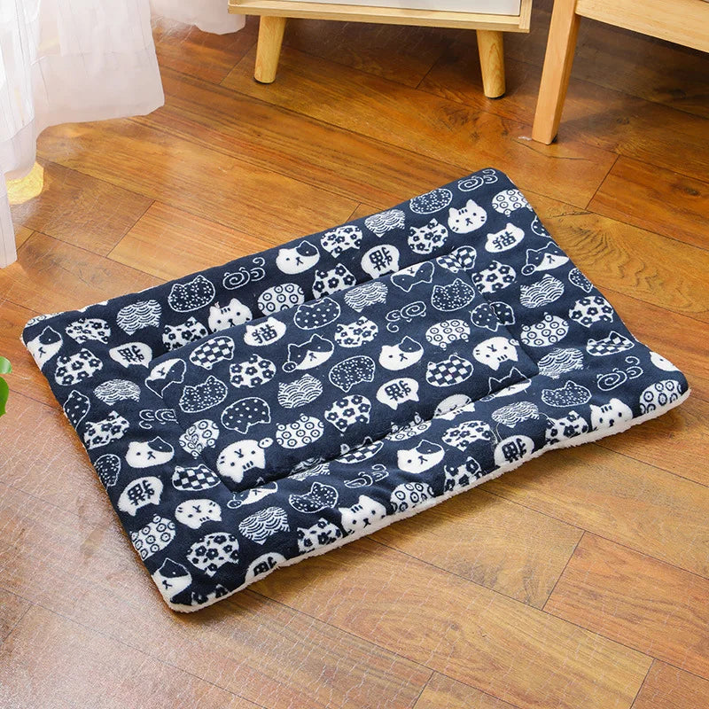 Copertina antinervosismo per gatti 
Flannel Pet Mat Dog Bed Cat Bed Thicken Sleeping Mat Dog Blanket Mat For Puppy Kitten Pet Dog Bed for Small Large Dogs Pet Rug
