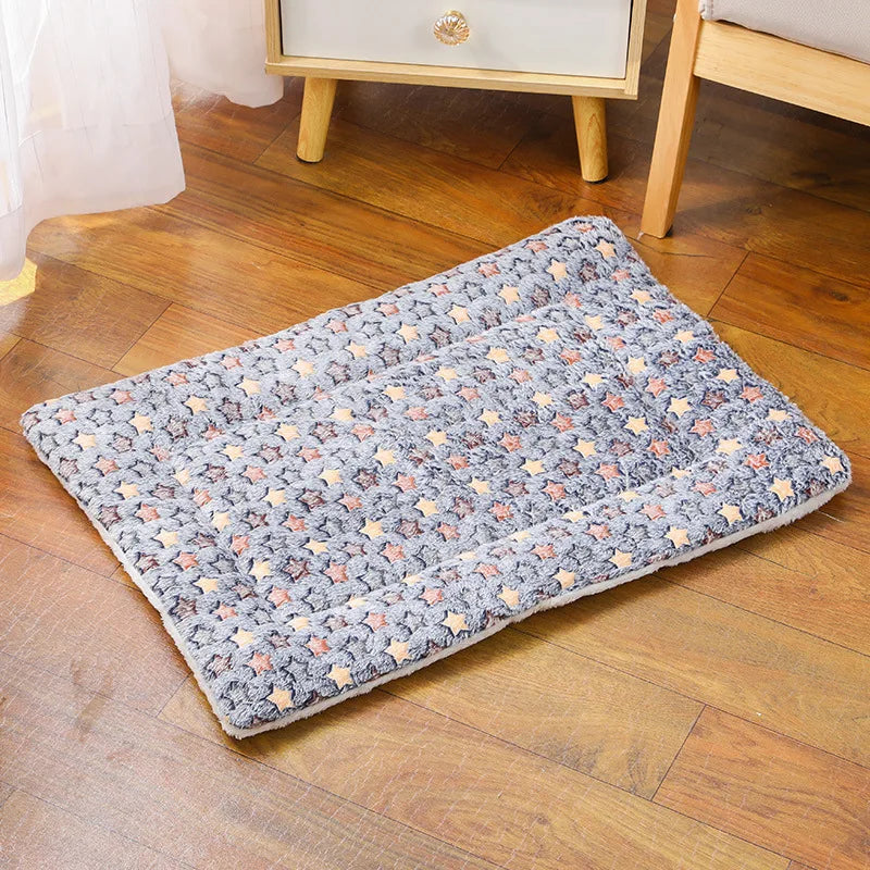 Copertina antinervosismo per gatti 
Flannel Pet Mat Dog Bed Cat Bed Thicken Sleeping Mat Dog Blanket Mat For Puppy Kitten Pet Dog Bed for Small Large Dogs Pet Rug
