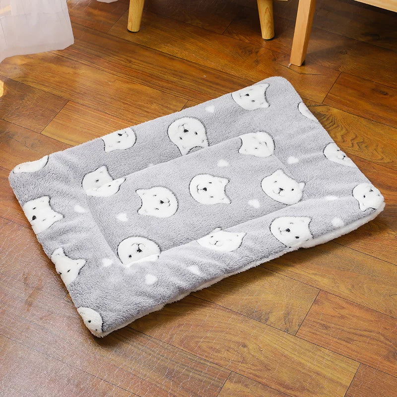 Copertina antinervosismo per gatti 
Flannel Pet Mat Dog Bed Cat Bed Thicken Sleeping Mat Dog Blanket Mat For Puppy Kitten Pet Dog Bed for Small Large Dogs Pet Rug